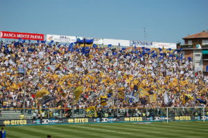 1200px-Stadio_Ennio_Tardini_5
