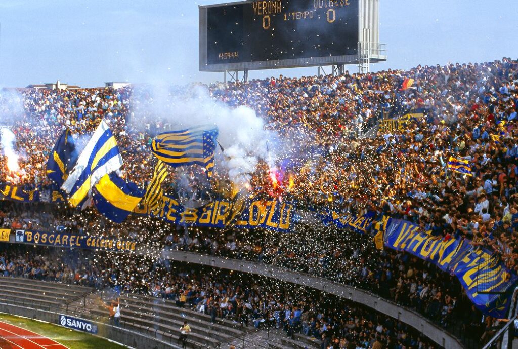 Stadio_Bentegodi_(Verona,_1984)_-_Tifoseria_Hellas_Verona