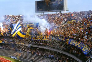 Stadio_Bentegodi_(Verona,_1984)_-_Tifoseria_Hellas_Verona