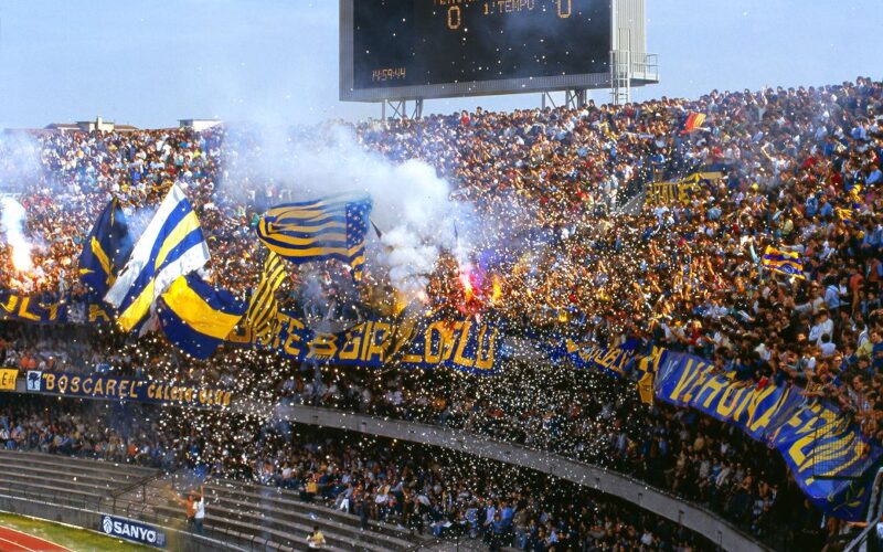 Stadio_Bentegodi_(Verona,_1984)_-_Tifoseria_Hellas_Verona
