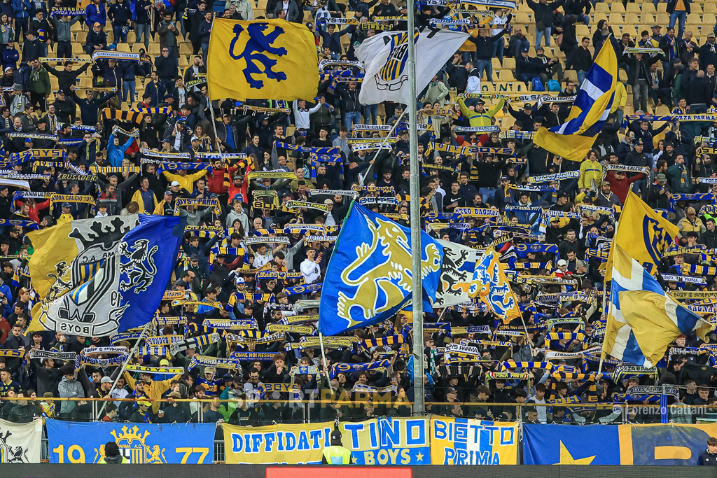 Parma-Venezia-2-1-38a-giornata-Serie-B-2022-2023_tifosi-in-Curva-Nord